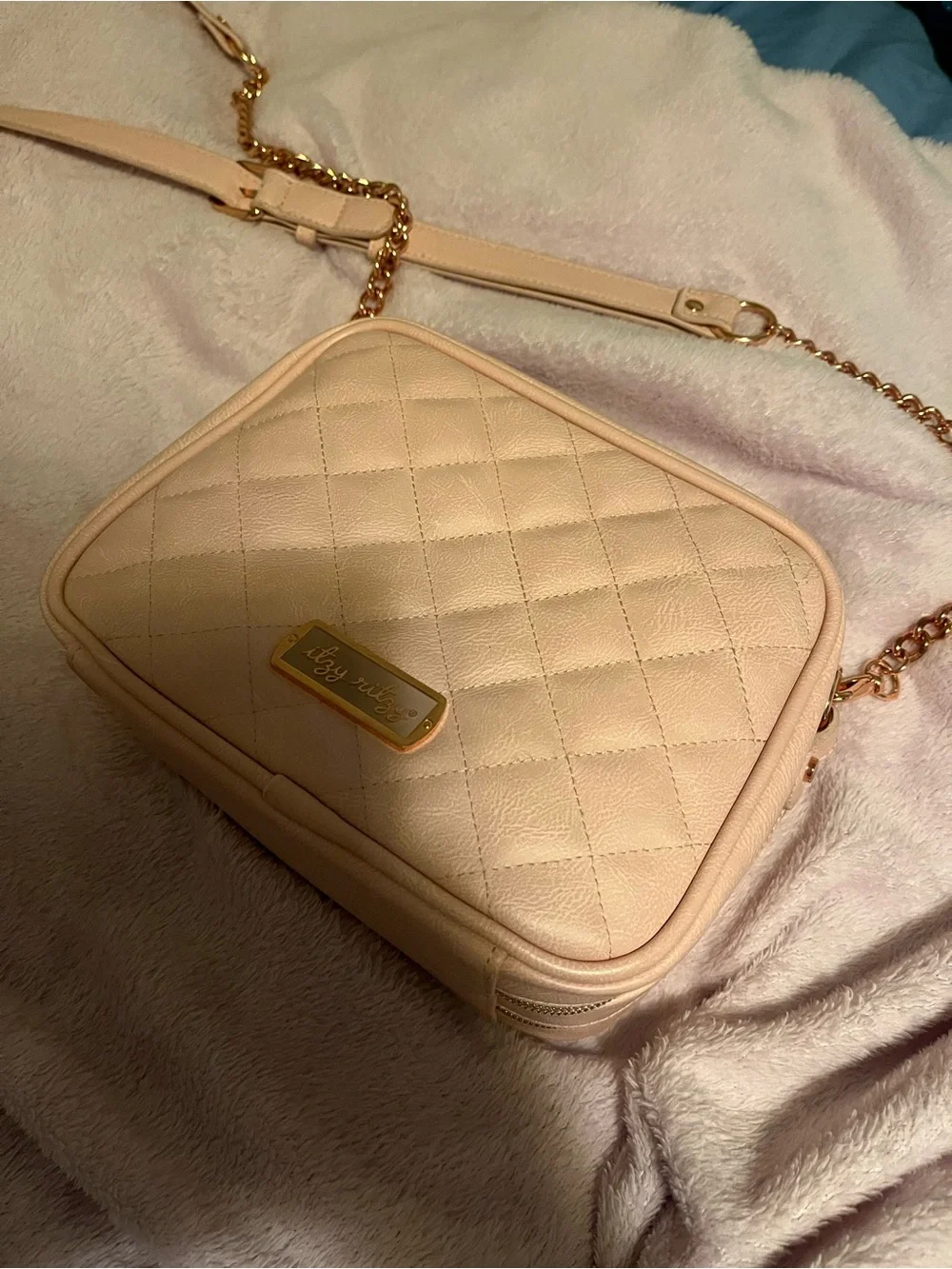 Itzy Ritzy Quilted Light Pink Crossbody with Gold Chain Strap Elegant Pink
